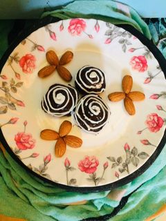 ચોકલેટ ટ્રફલ (Chocolate Truffle Recipe In Gujarati) રેસીપી મુખ્ય ફોટો