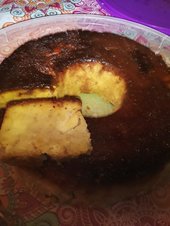 Una foto de Budín de pan hecho con bizcohuelo de vainilla y manzanas 😀😁