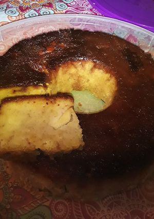 Una foto de Budín de pan hecho con bizcohuelo de vainilla y manzanas 😀😁