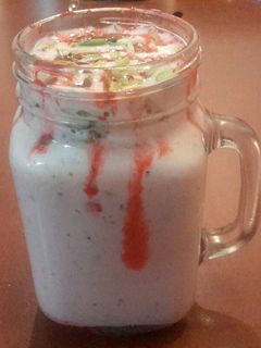 રોઝ ચીયા સીડસ લસ્સી(Rose Chia Seeds Lassi Recipe In Gujarati) રેસીપી મુખ્ય ફોટો