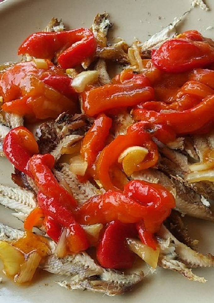 Una foto de Boquerones fritos con pimientos asados