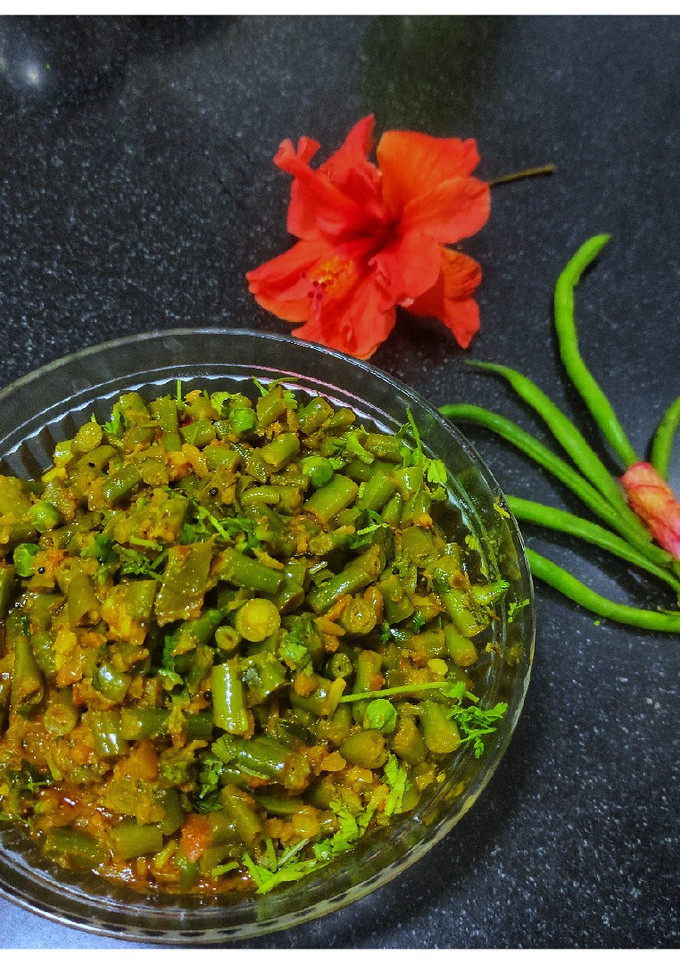 फ्रेंच बिन्स भाजी (french beans bhaji recipe in marathi) रेसिपी चे मुख्य फोटो 