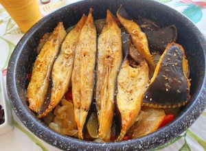 Foto principal de Rodaballo al horno con verduras al vino blanco y za'atar