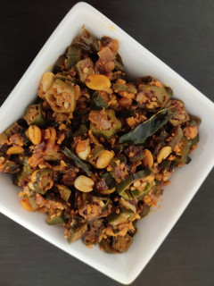 வெண்டை, வேர்க்கடலை மிளகு வறுவல் (ladies finger, groundnuts pepper fry) செய்முறை முக்கிய புகைப்படம்