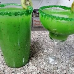 A picture of Kiwi lemonade.