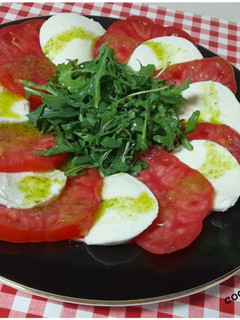 Una foto de Ensalada caprese versionada