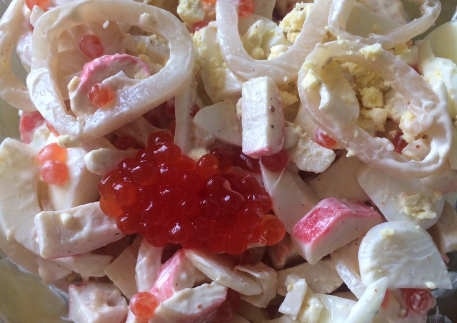 Салат с кальмарами с красной икрой рецепт с фото