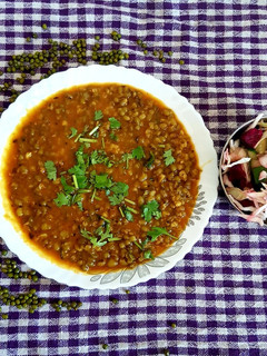 રસા વાળા મગ (Rasa Vala Moong Recipe In gujarati) રેસીપી મુખ્ય ફોટો