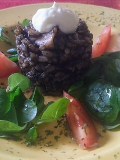 Una foto de Arroz negro marinero