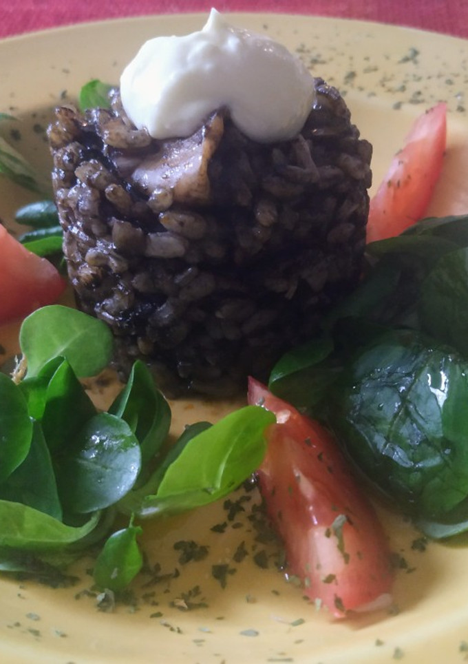 Una foto de Arroz negro marinero