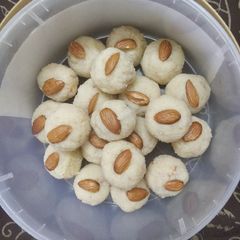 A picture of Oats Rice Laddo.