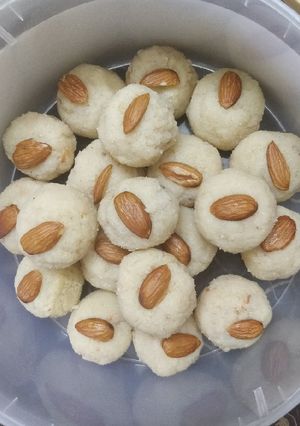 A picture of Oats Rice Laddo.