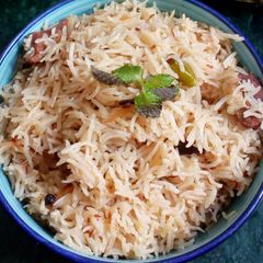 A picture of Yaknee biryani.