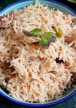 A picture of Yaknee biryani.
