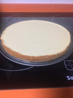 Una foto de Tarta de yogurt con pistachos