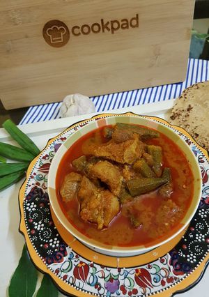 A picture of Bhindi gosht.