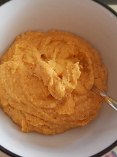 Una foto de Hummus suave