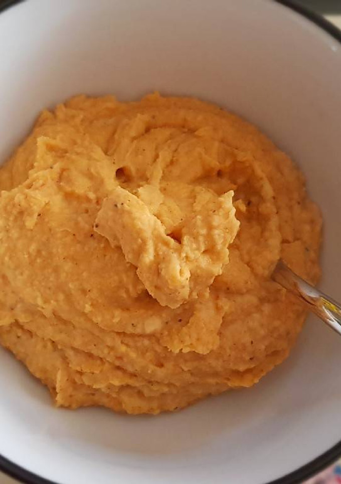 Una foto de Hummus suave