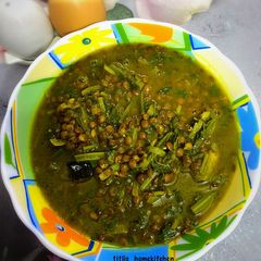 A picture of Spinach Whole Masoor Daal.