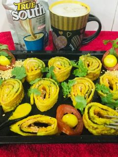 मूँग दाल चीला पिन व्हीलज् (Moong Dal Cheela Pin Wheels recipe in Hindi) रेसिपी मुख्य फोटो