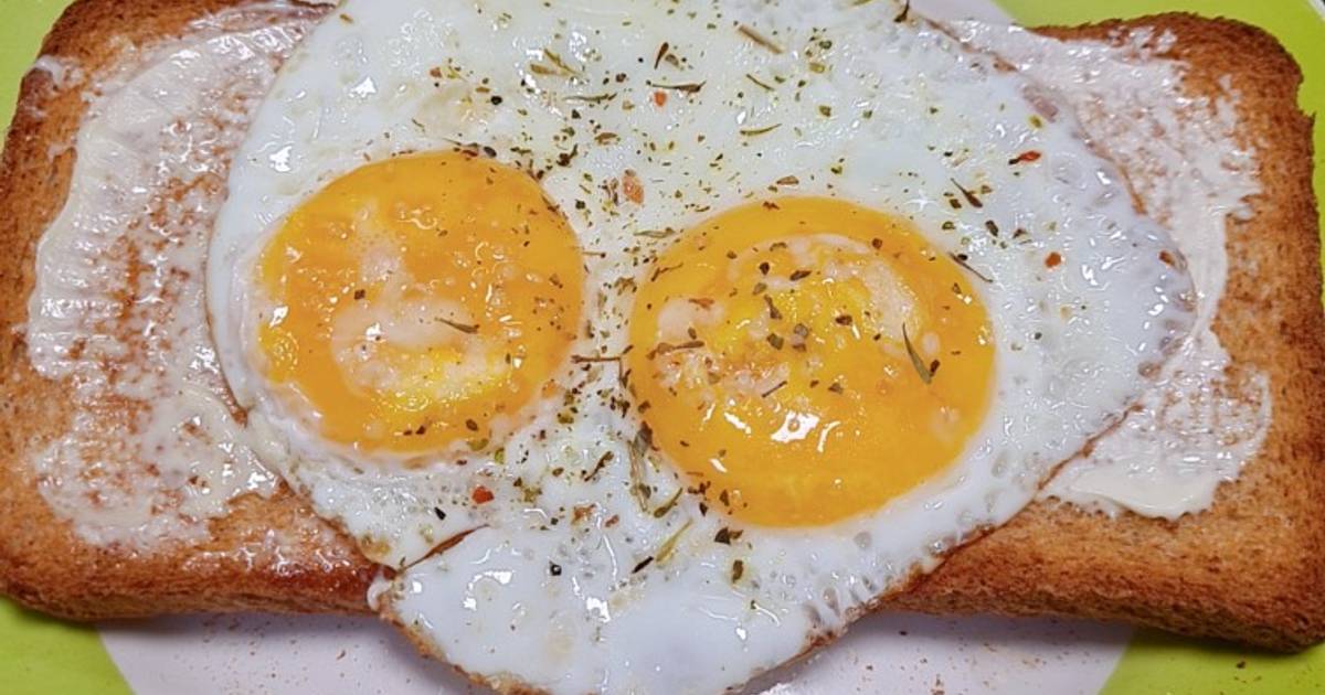 Huevo estrellado en pan tostado Receta de ₵♡Ϛ❘Ν₳ νΕ₲α₪Ⓐ✍. Salvador. -  Cookpad