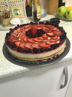 Una foto de Tarta de limón con frutos rojos