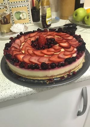 Una foto de Tarta de limón con frutos rojos