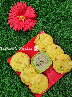 व्हेजिटेबल रवा इडली (vegetable rava idli reciep in marathi) रेसिपी चे मुख्य फोटो
