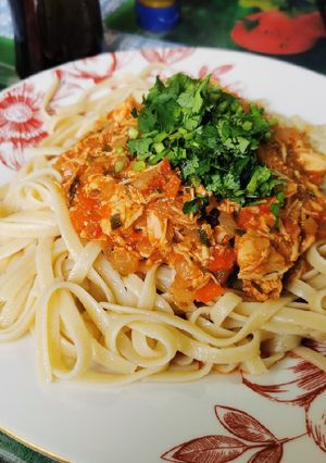 Una foto de Fetuccini con salsa de pollo 🐔🤩