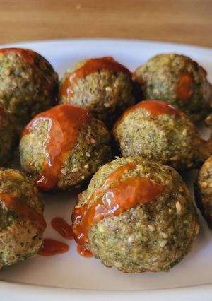 A picture of Coriander leaves and moong appe.