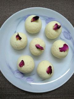 সুগার ফ্রি সন্দেশ (Sugar free sondesh recipe in Bengali) রেসিপির প্রধান ছবি