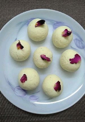 সুগার ফ্রি সন্দেশ (Sugar free sondesh recipe in Bengali) রেসিপির প্রধান ছবি