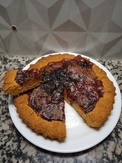 Una foto de Tarta de polenta con frutos rojos