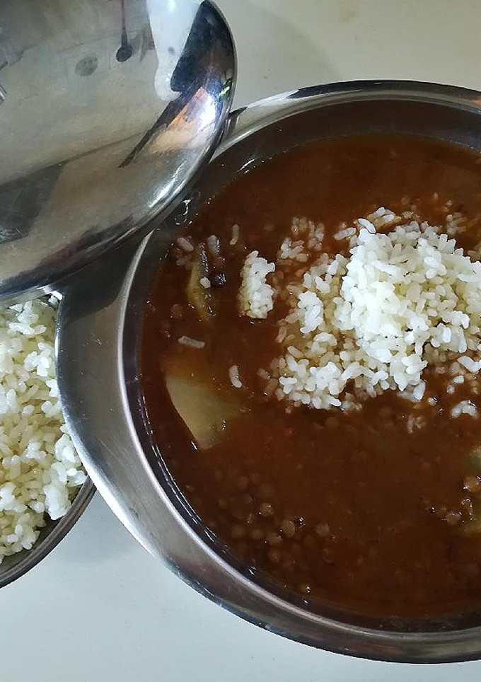 Una foto de Lentejas con sobrasada y arroz