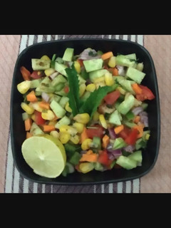 સ્વીટ કોર્ન ચાટ (Sweet Corn Chaat Recipe In Gujarati) રેસીપી મુખ્ય ફોટો