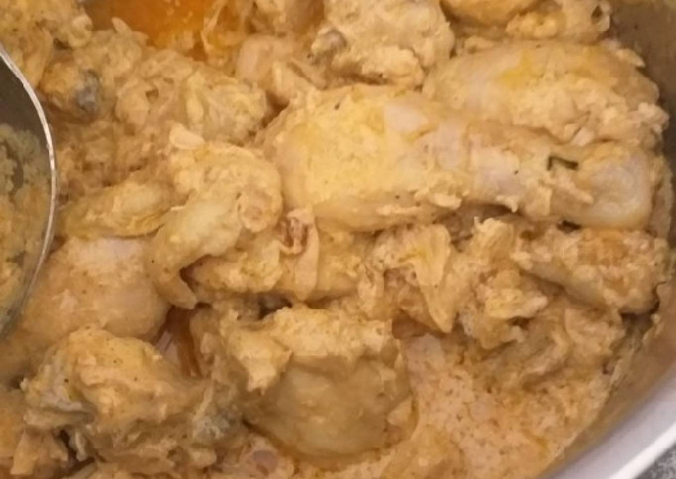 Pollo al curry con nata