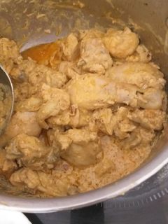 Una foto de Pollo al curry con nata