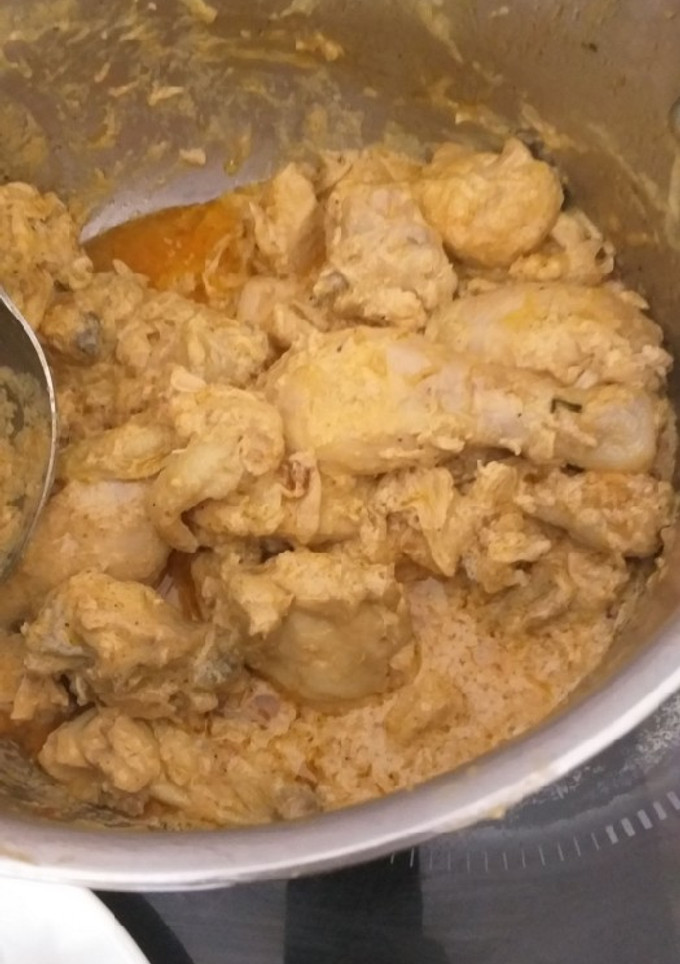 Una foto de Pollo al curry con nata