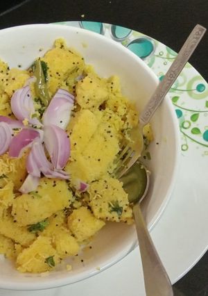 A picture of Khaman dhokla.