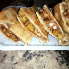 A picture of Chicken and potatoe pie.