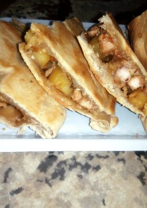 A picture of Chicken and potatoe pie.