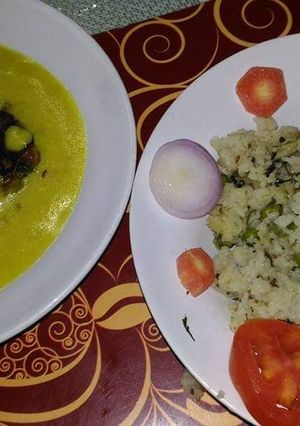 A picture of Punjabi kadhi with green peas and coriander rice.