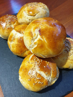 Una foto de Pan de hamburguesa tipo brioche