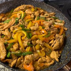 A picture of Shredded chicken sauce.