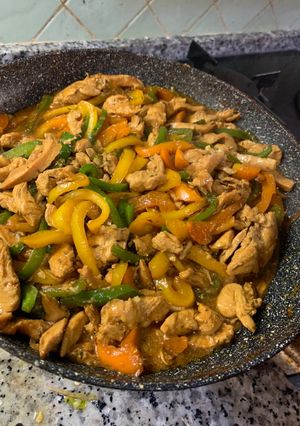 A picture of Shredded chicken sauce.
