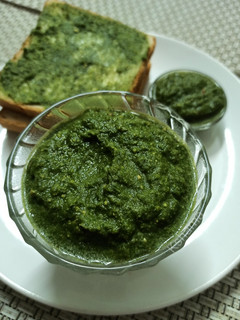 ગ્રીન ચટણી (Green Chutney Recipe In Gujarati) રેસીપી મુખ્ય ફોટો