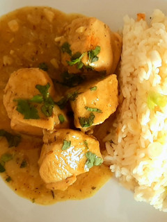 Una foto de Pollo al curry con leche de coco