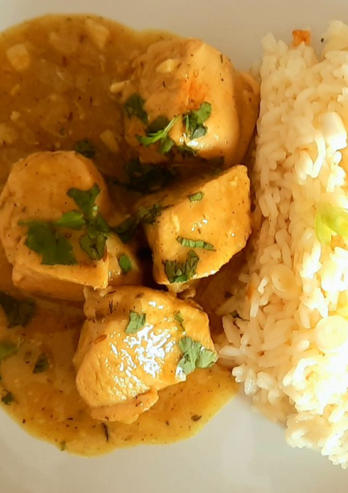 Una foto de Pollo al curry con leche de coco