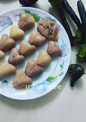 A picture of Baffalo Nuts Singhada.