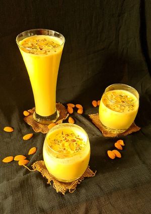 કેસર બદામ શેક (Kesar Badam Shake Recipe In Gujarati) રેસીપી મુખ્ય ફોટો